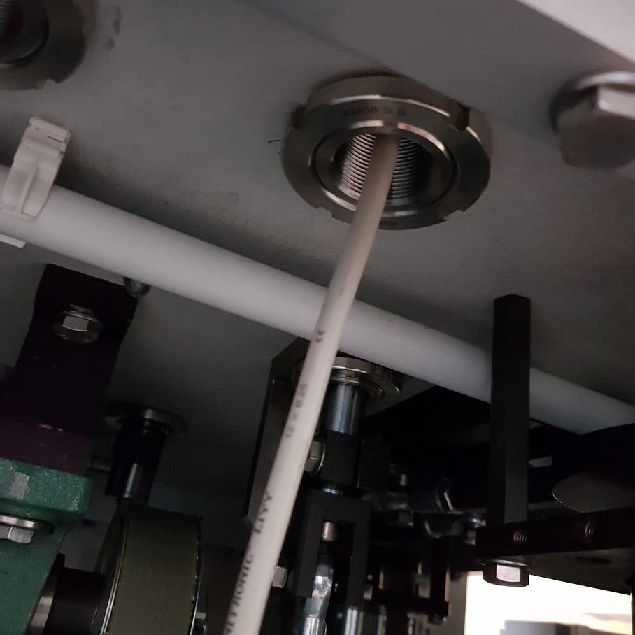 Stainless steel cable gland for fixed installation in isolator wall
