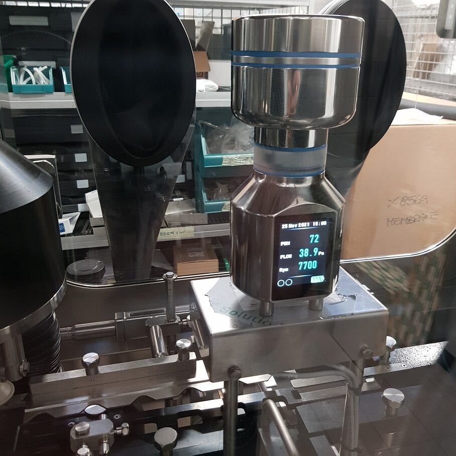 FS100 in operation inside isolator with glove ports – aseptic production